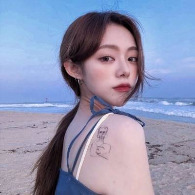 在大海边的美女头像(24张)