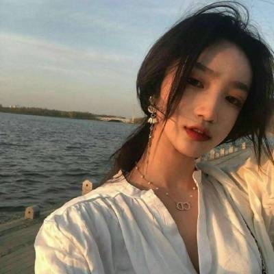 在大海边的美女头像(24张)