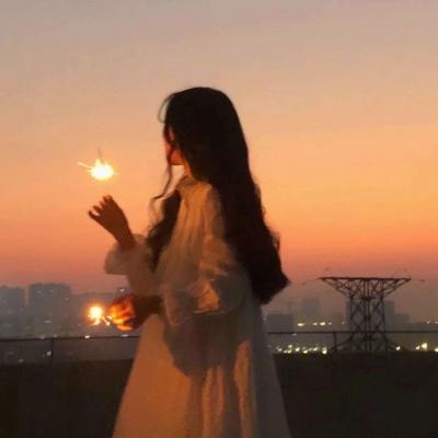 成熟高冷气质女生头像(22张)