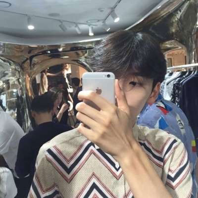 最新帅气霸气的男生陌陌头像图片(28张)