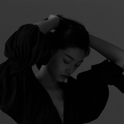 痴情霸气女生带字的qq个性头像图片(优选38张)