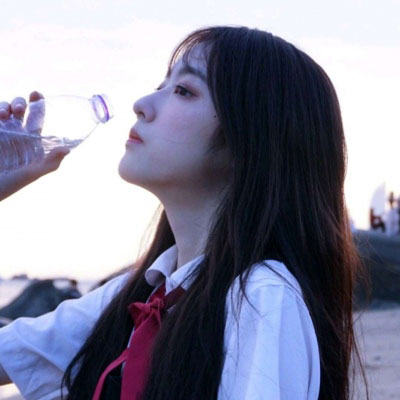 清纯高冷女生头像侧脸(优选22张)