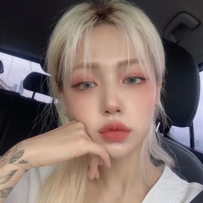 ins风优质女生头像(精选24张)