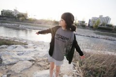 关于离别无比伤感的句子_欲寻芳草去惜与故人违