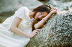 让人心痛的悲伤爱情句子_不再任性依赖你转身离