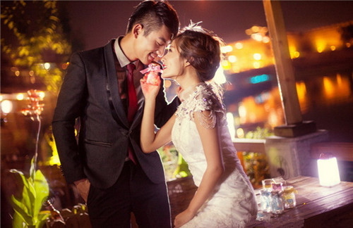 浪漫甜蜜的情感爱情句子_我爱上了你注定了为爱情燃烧