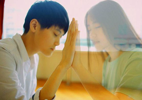 有关爱情受伤的句子 忘记最爱的人对你的伤害