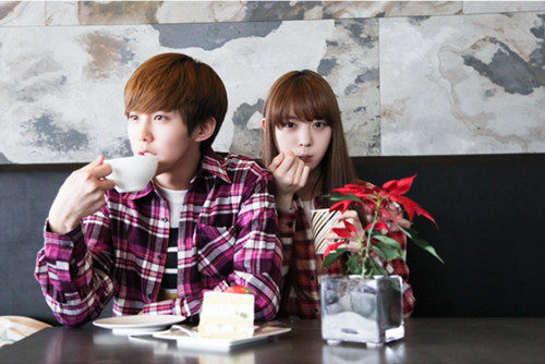 个性情侣网名两个字_侧爱 余恨