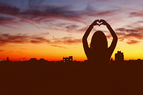 经典伤感说说带图片 最初的天堂最终的荒唐