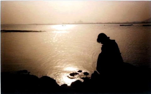 扣扣说说爱情伤感_习惯一个人寂寞