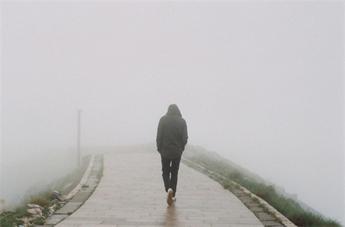 伤感网名男生两个字_妆り