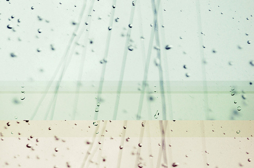 关于下雨天的唯美句子_淋过雨的空气疲倦了伤心