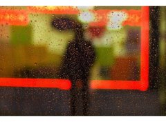 描写雨天的唯美句子_听风沐雨泪眼凄迷