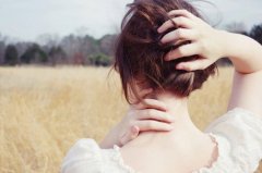 四个字浪女的伤感网名_无人久伴