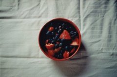 不堪一击的爱情的句子 感情脆弱的不堪一击句子