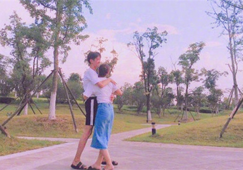 甜到爆的情侣网名四字不明显