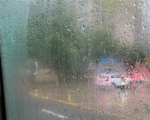 下雨天暖心问候的句子