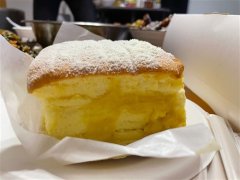 第一次吃榴莲蛋糕朋友圈说说
