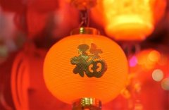 描写过年时热闹欢乐气氛的一段话