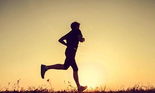一个人晨跑的精简句子(精选50句)