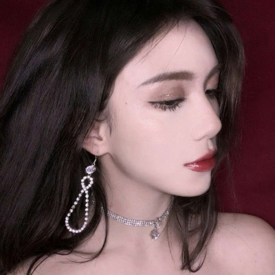 好看的酷女孩头像(精选26张)