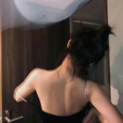 高质量小众女生头像(精选20张)