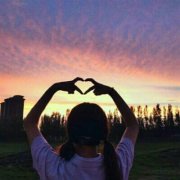 好看的背景情侣头像一男一女(优选20张)